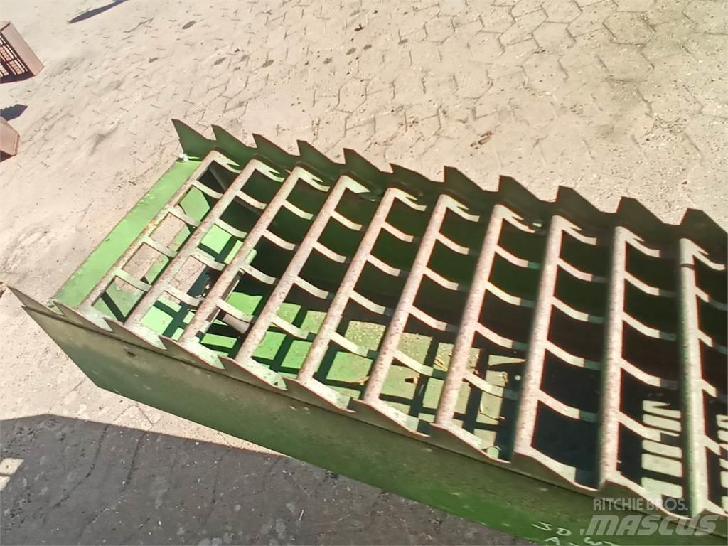 John Deere 9540 Combine Attachments