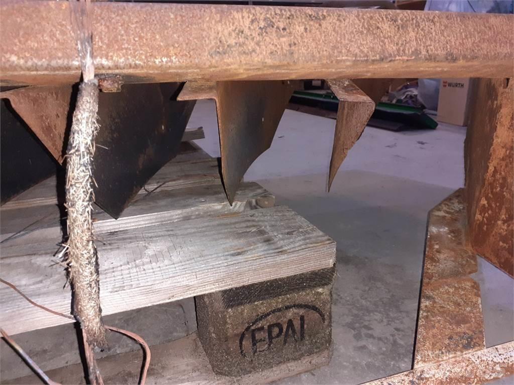 John Deere 9640 Combine Attachments