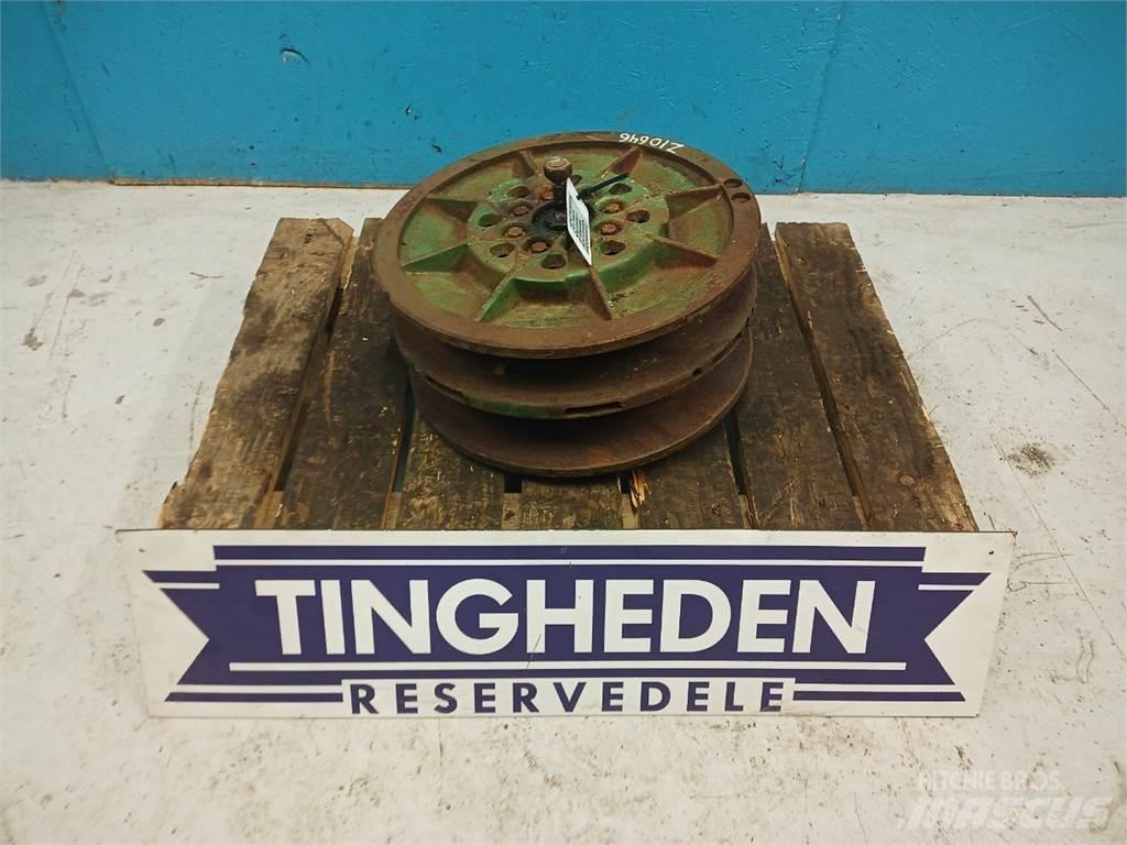 John Deere 965 Farm Equipment - Others