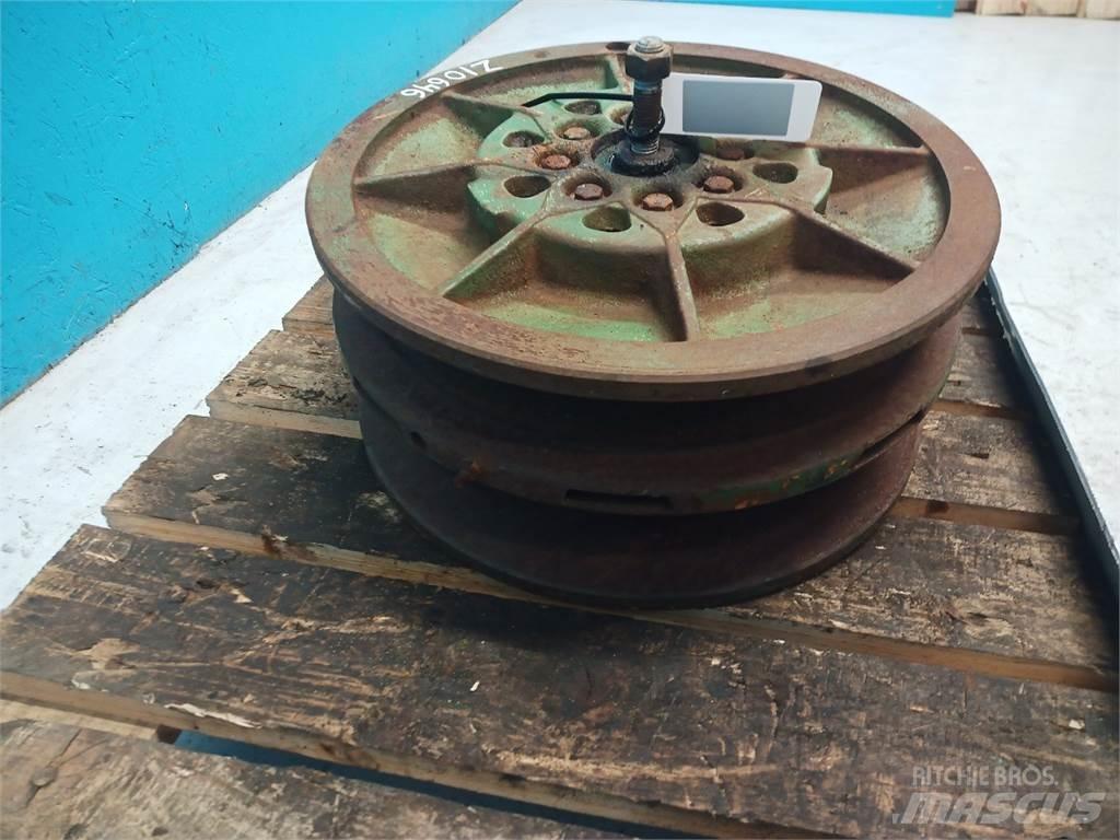 John Deere 965 Farm Equipment - Others