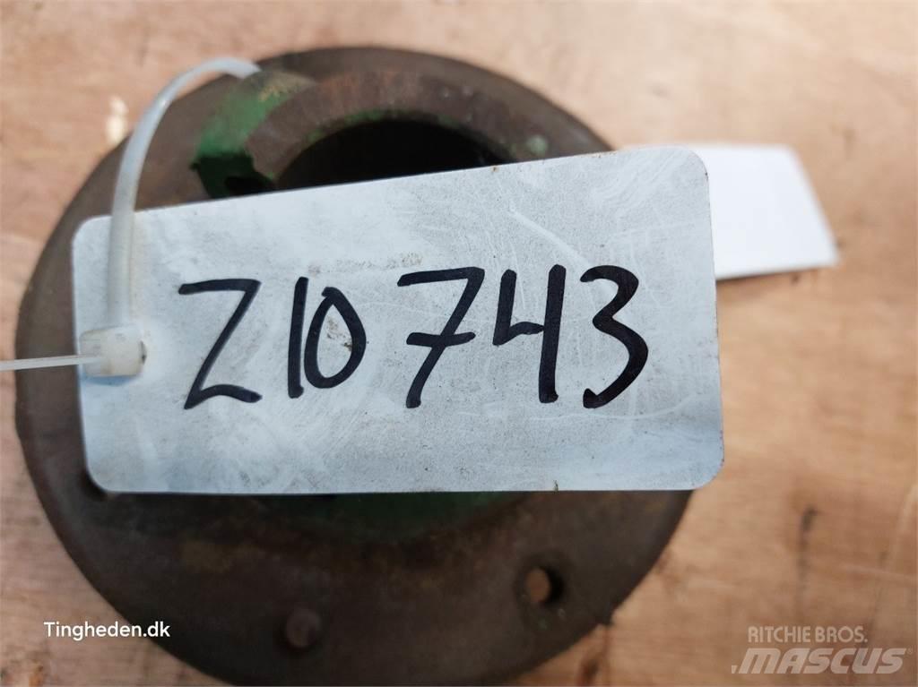 John Deere 975 Farm Equipment - Others