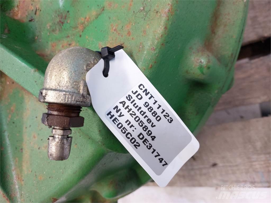 John Deere 9880 Combine Attachments