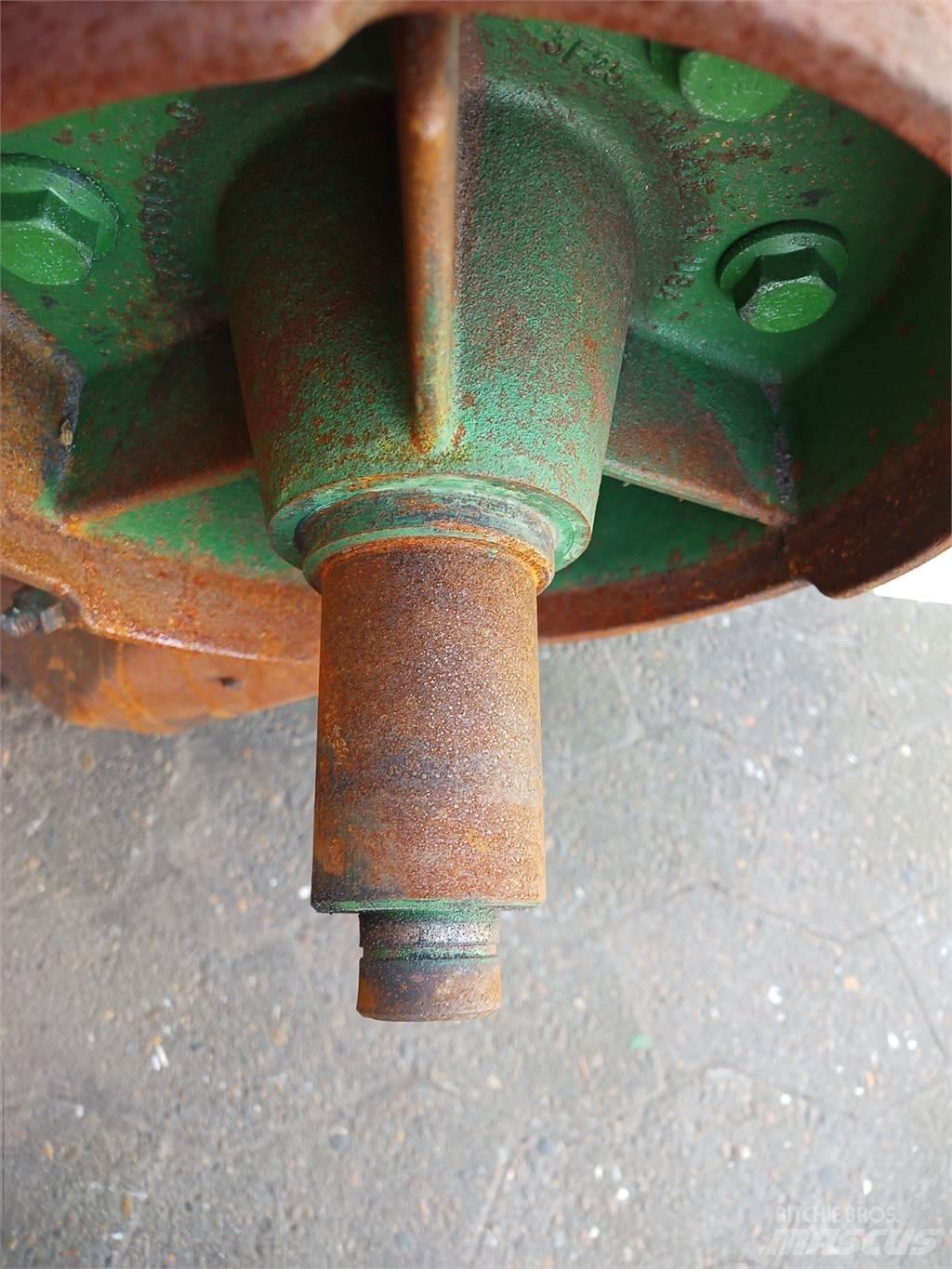 John Deere S670 Combine Attachments