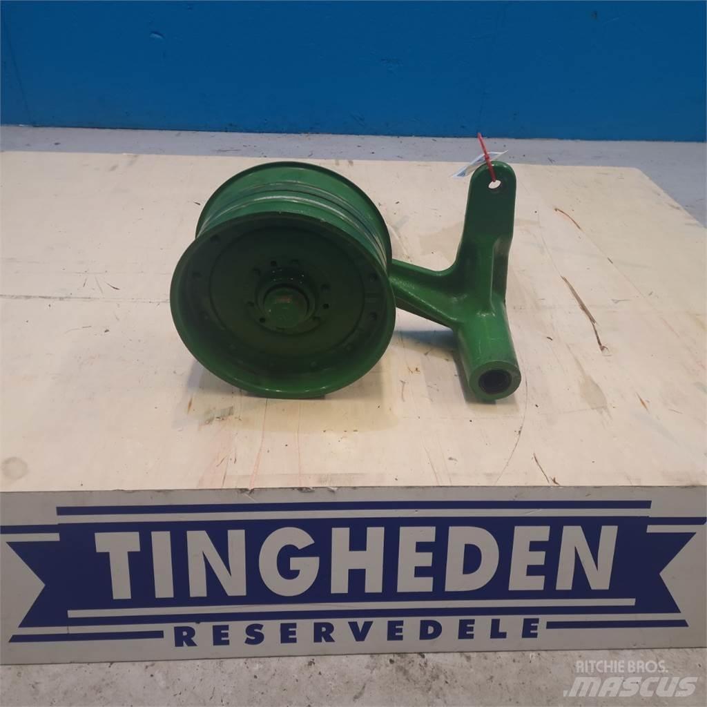 John Deere S670 Farm Equipment - Others