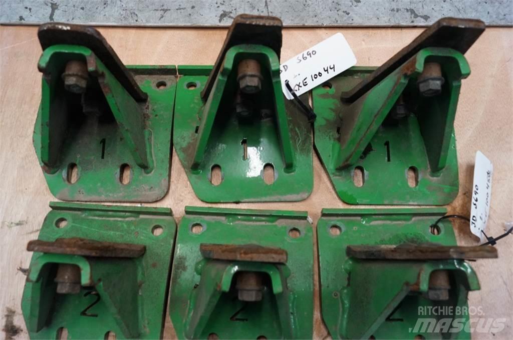 John Deere S670 Combine Attachments