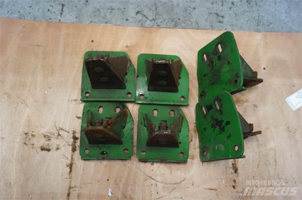 John Deere S670 Combine Attachments