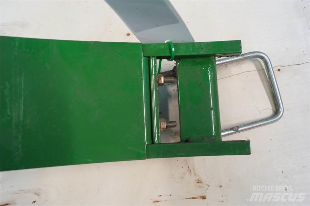 John Deere S690 Combine Attachments