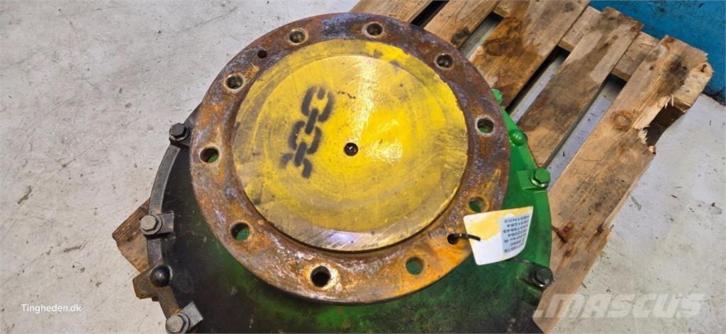 John Deere S690 Combine Attachments