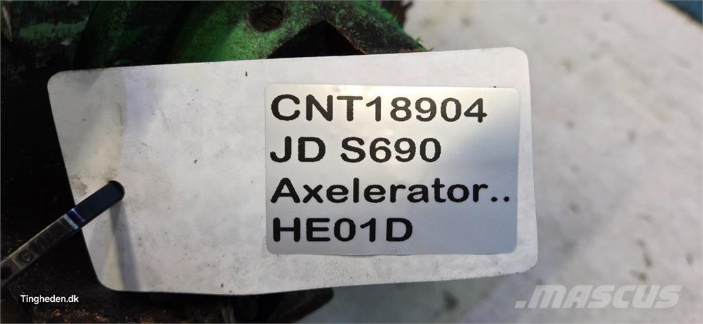 John Deere S690 Combine Attachments