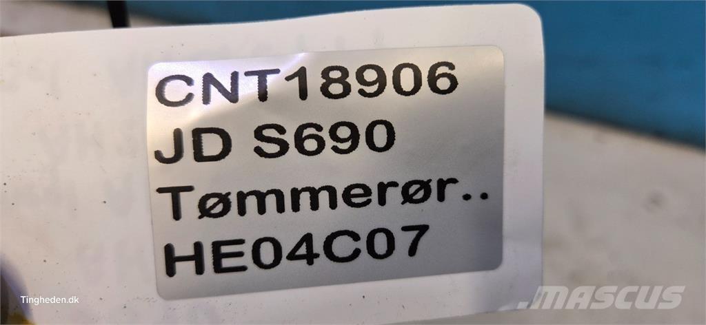 John Deere S690 Combine Attachments