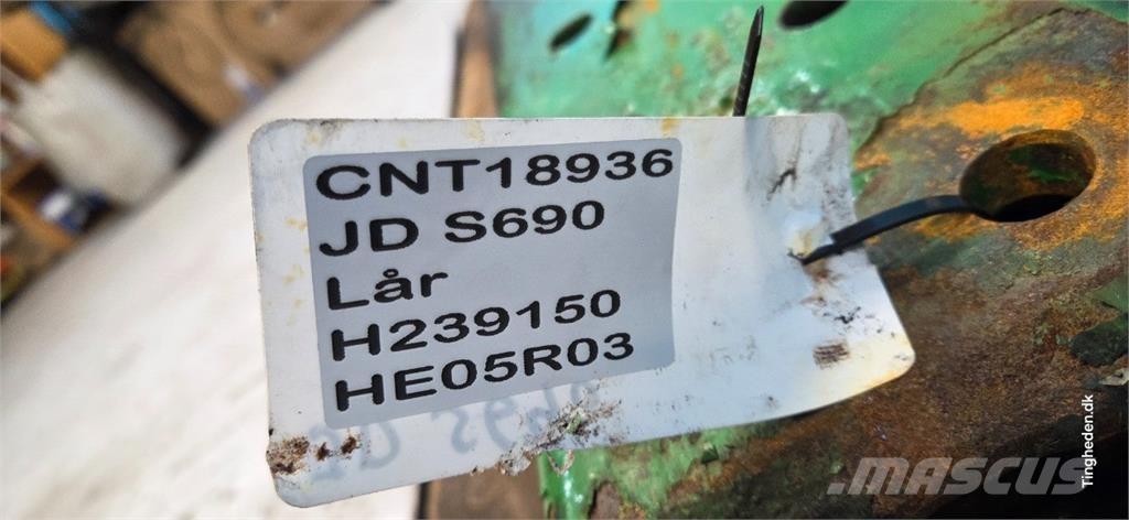 John Deere S690 Combine Attachments