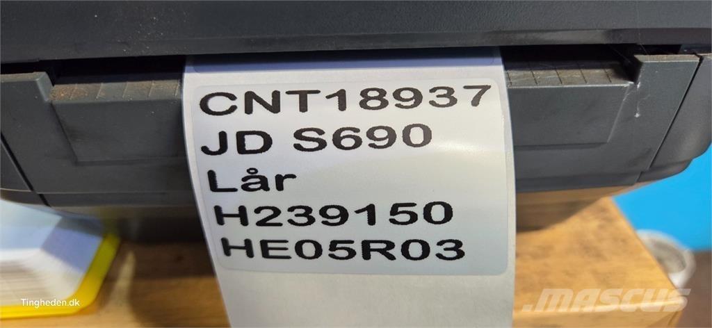 John Deere S690 Combine Attachments