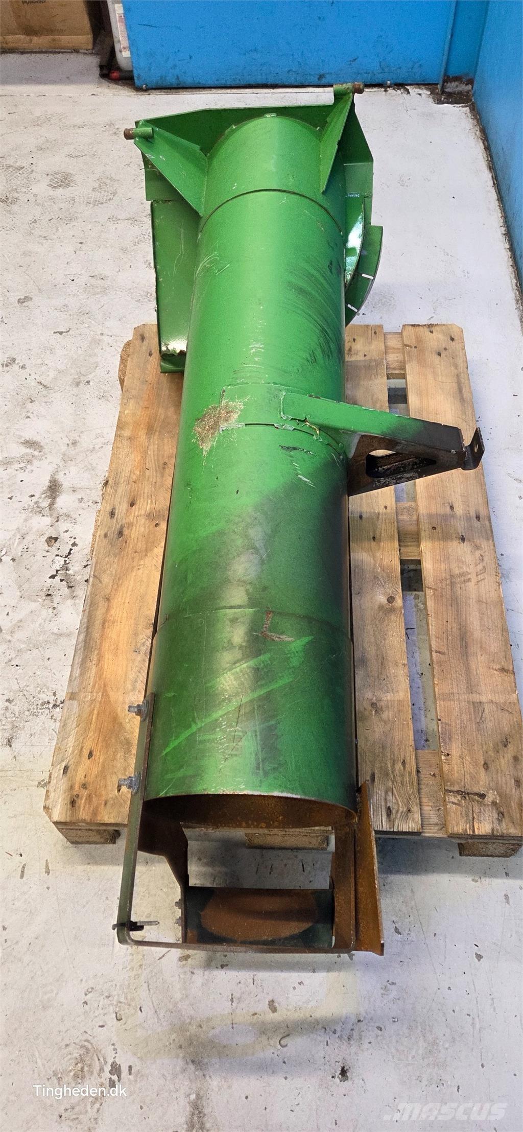 John Deere S690 Combine Attachments