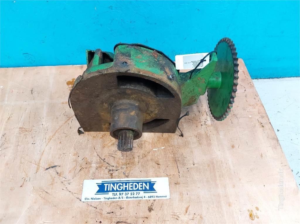 John Deere T660i Combine Attachments