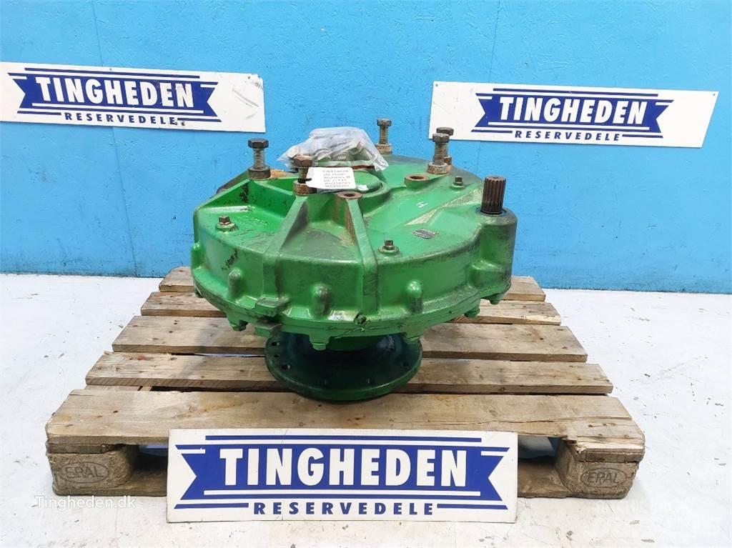 John Deere T660I Combine Attachments