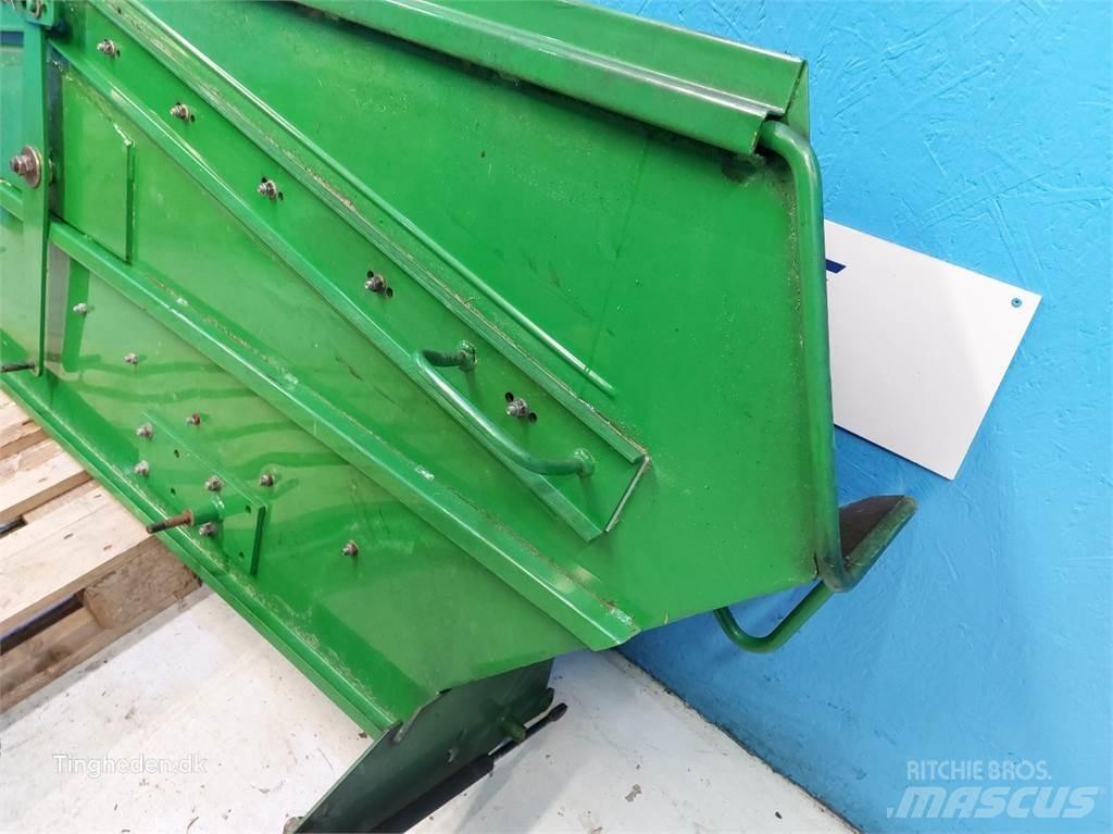 John Deere T660I Combine Attachments