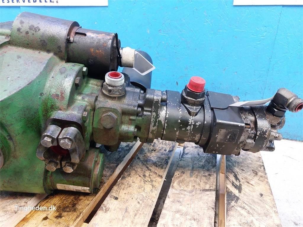 John Deere T660I Hydraulics