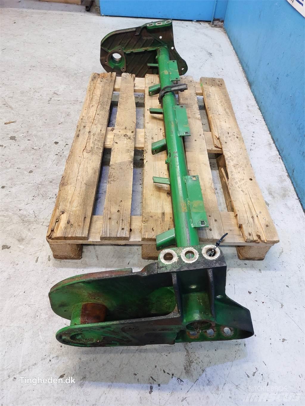 John Deere T660I Combine Attachments
