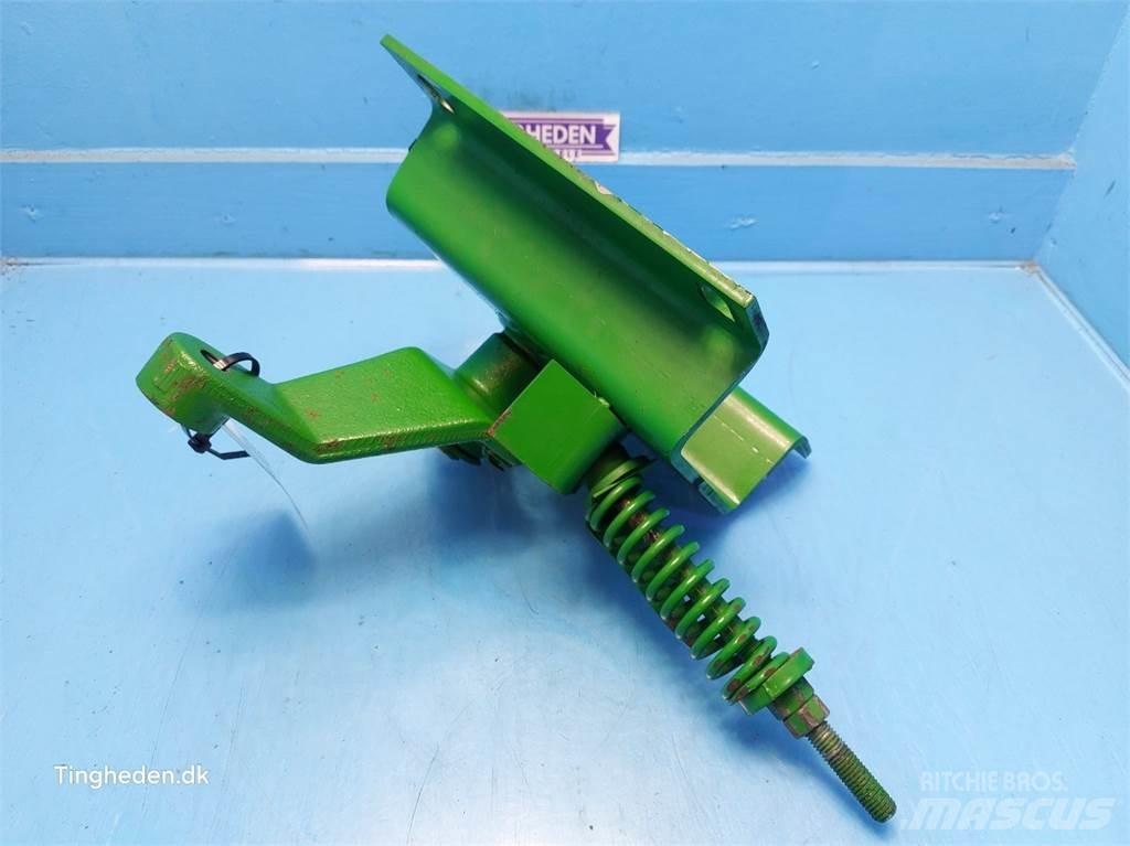 John Deere T660I Combine Attachments