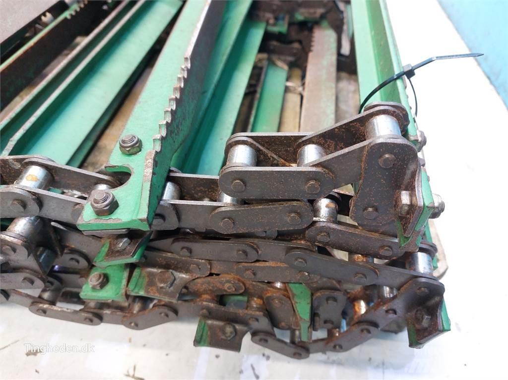John Deere T660I Combine Attachments