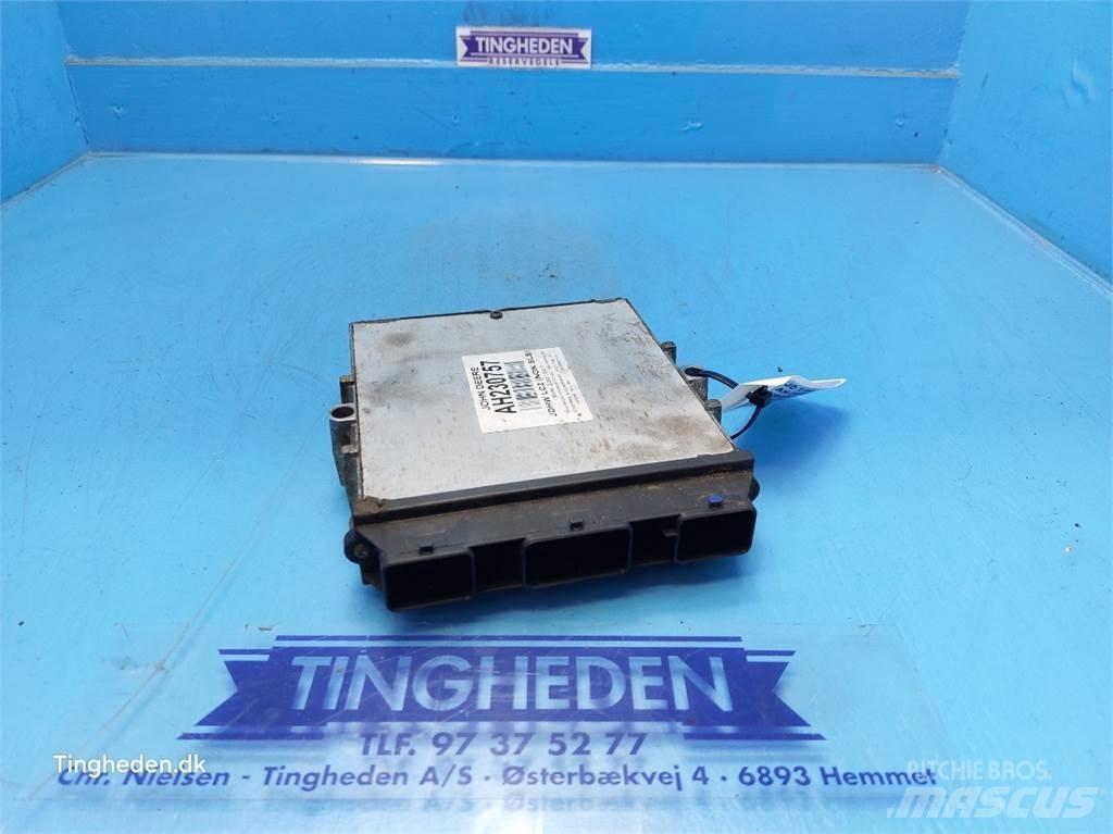 John Deere T660I Electronics