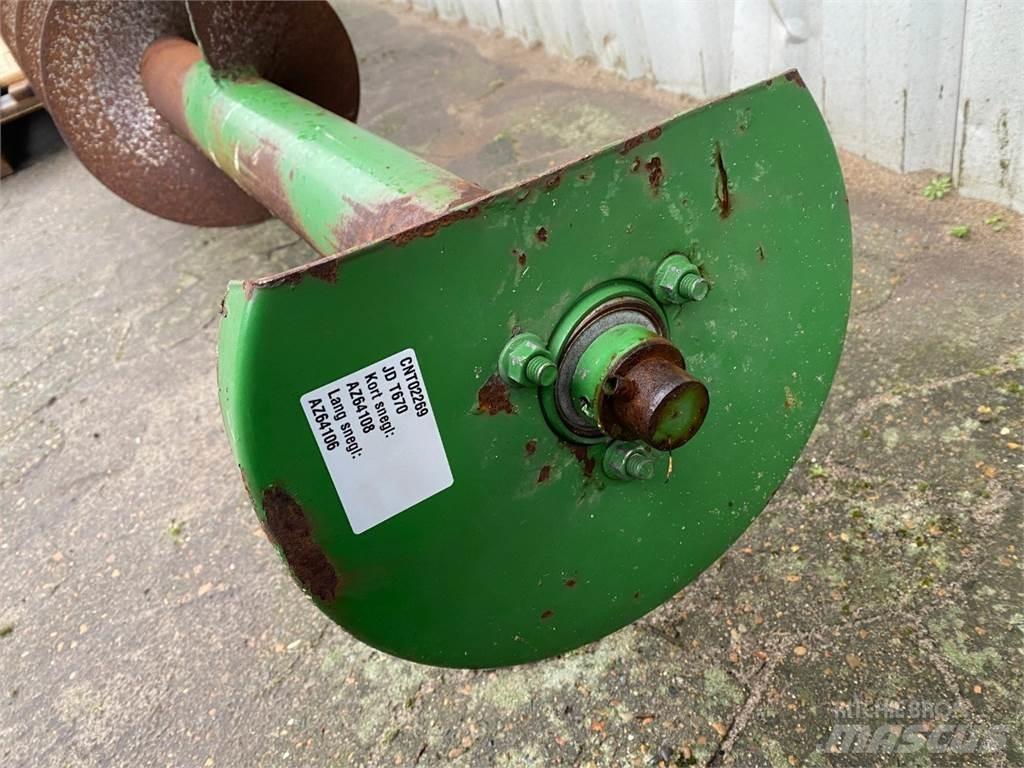 John Deere T670 Combine Attachments