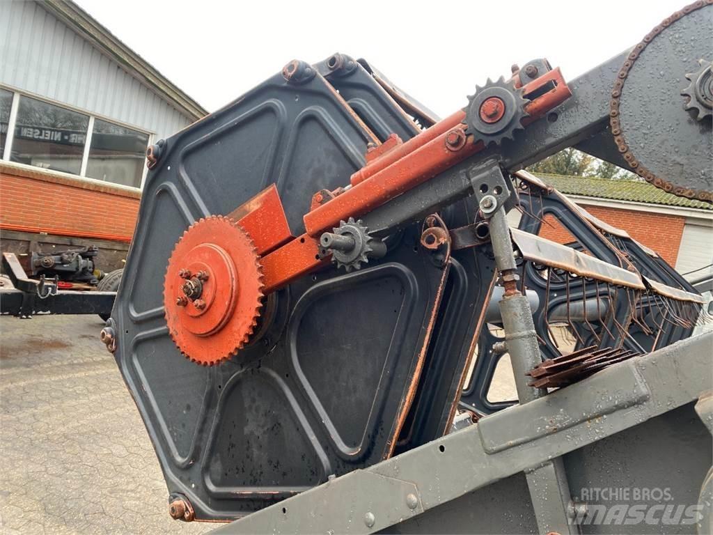 Laverda 16 Combine Attachments