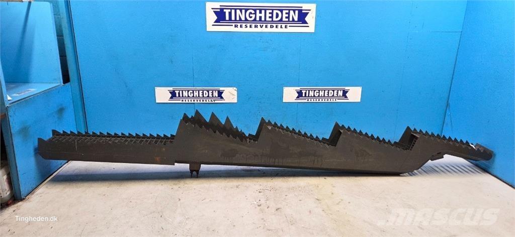 Laverda 3650 Combine Attachments