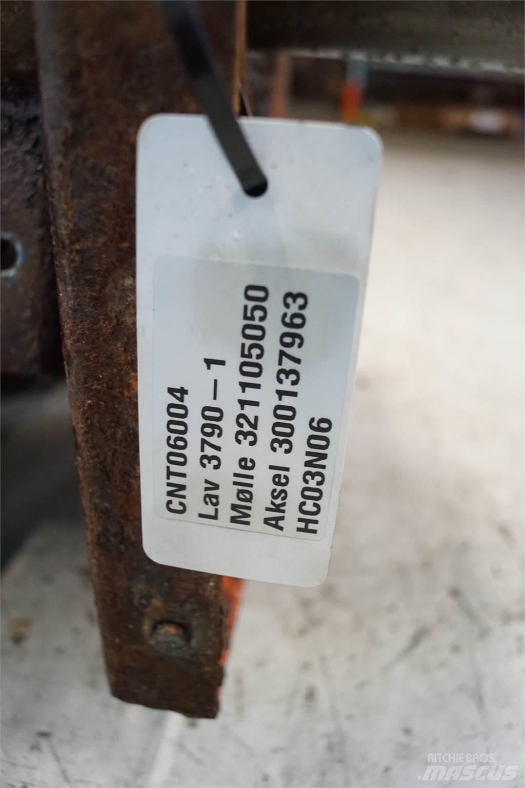 Laverda 3790 Combine Attachments
