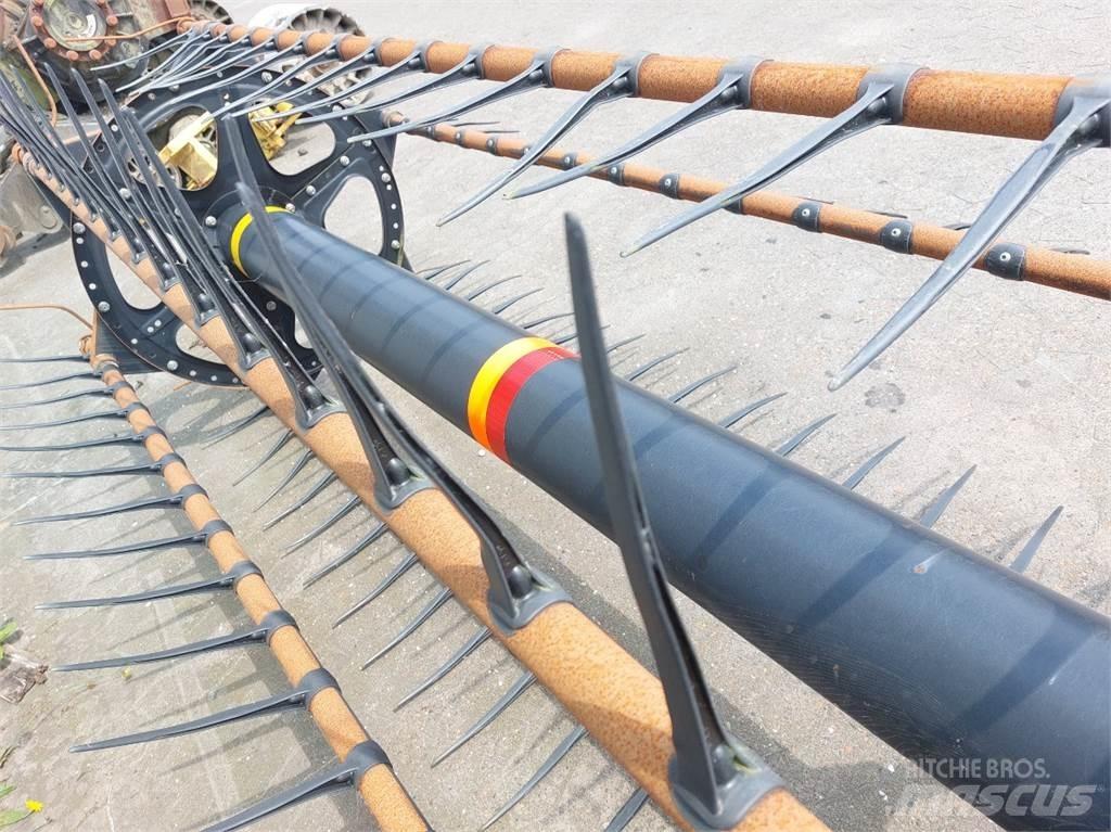 MacDon D60 Combine Attachments