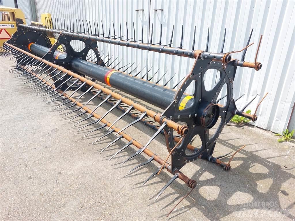 MacDon D60 Combine Attachments