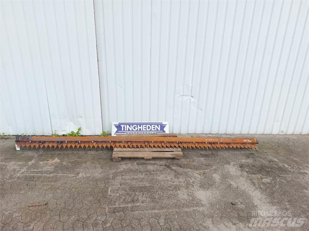MacDon D60 Combine Attachments