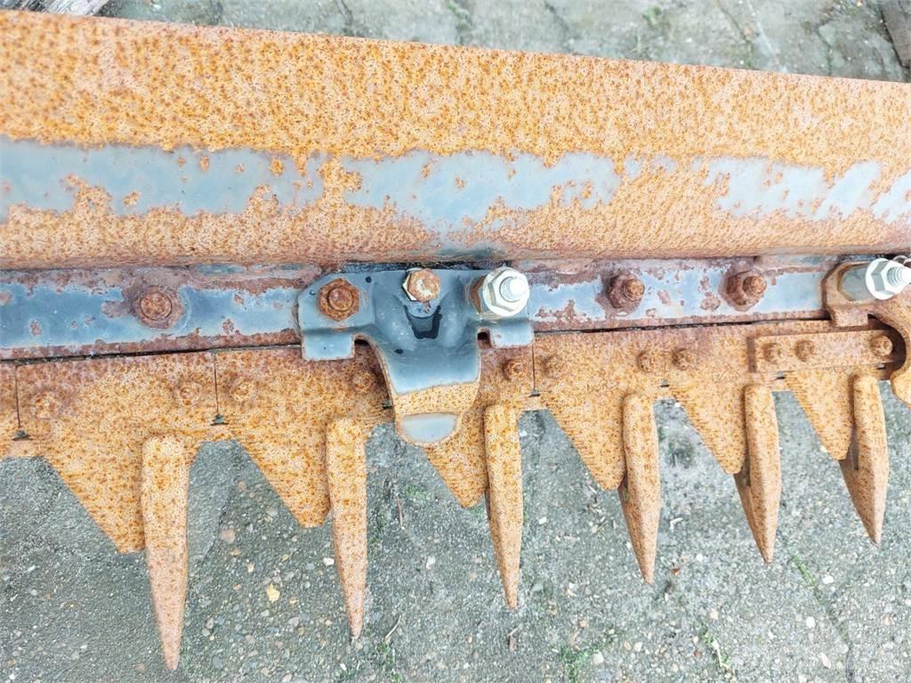 MacDon D60 Combine Attachments