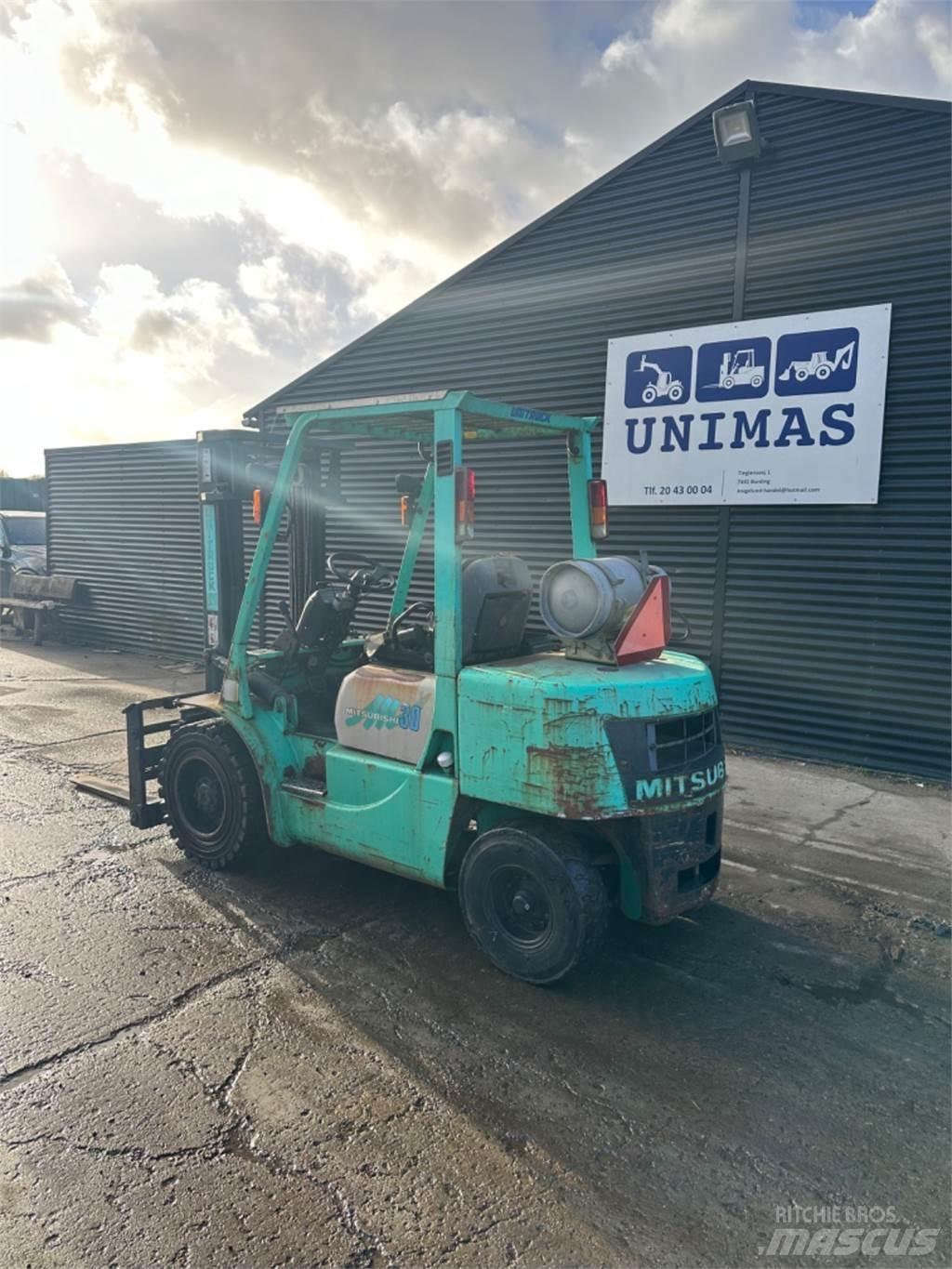 Mitsubishi FG30 LPG trucks