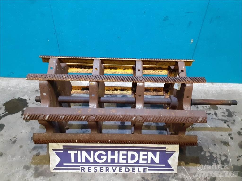 New Holland 1530 Combine Attachments