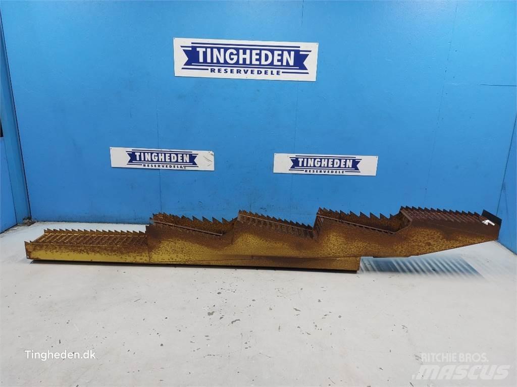 New Holland 1530 Combine Attachments