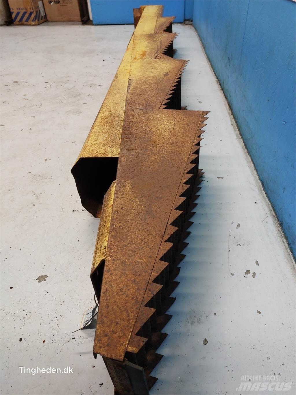 New Holland 1540 Combine Attachments