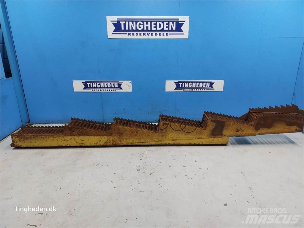 New Holland 1545 Combine Attachments