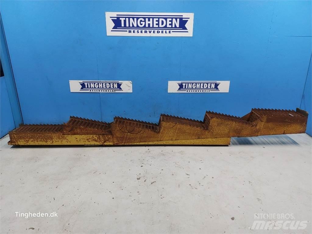 New Holland 1545 Combine Attachments
