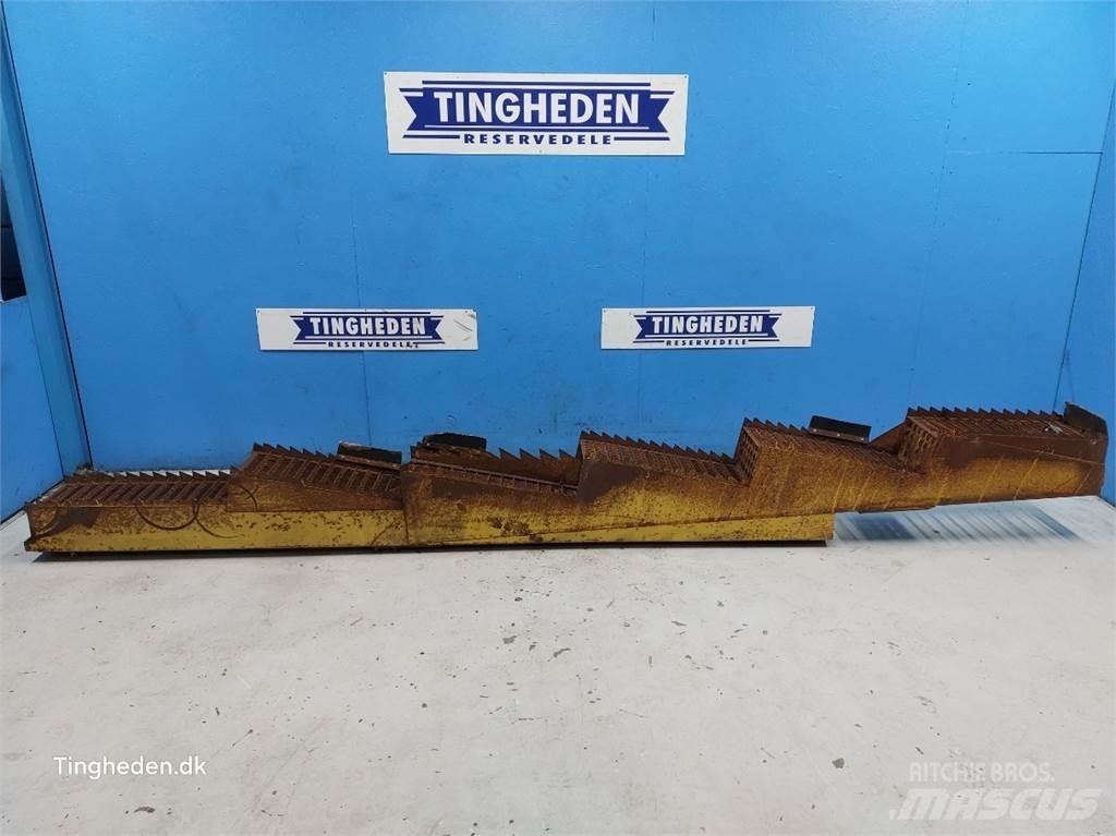 New Holland 1545 Combine Attachments