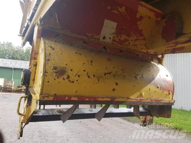 New Holland 1550 Combine Attachments