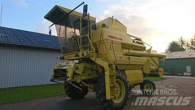 New Holland 1550 Combine Harvesters