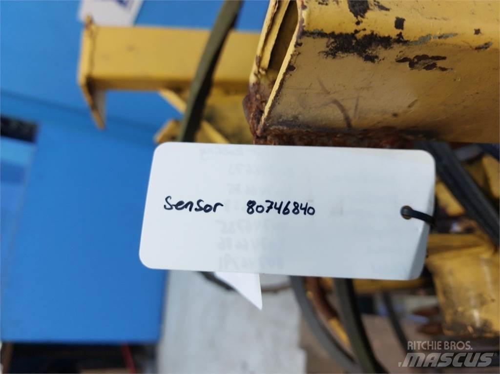 New Holland 8060 Combine Attachments