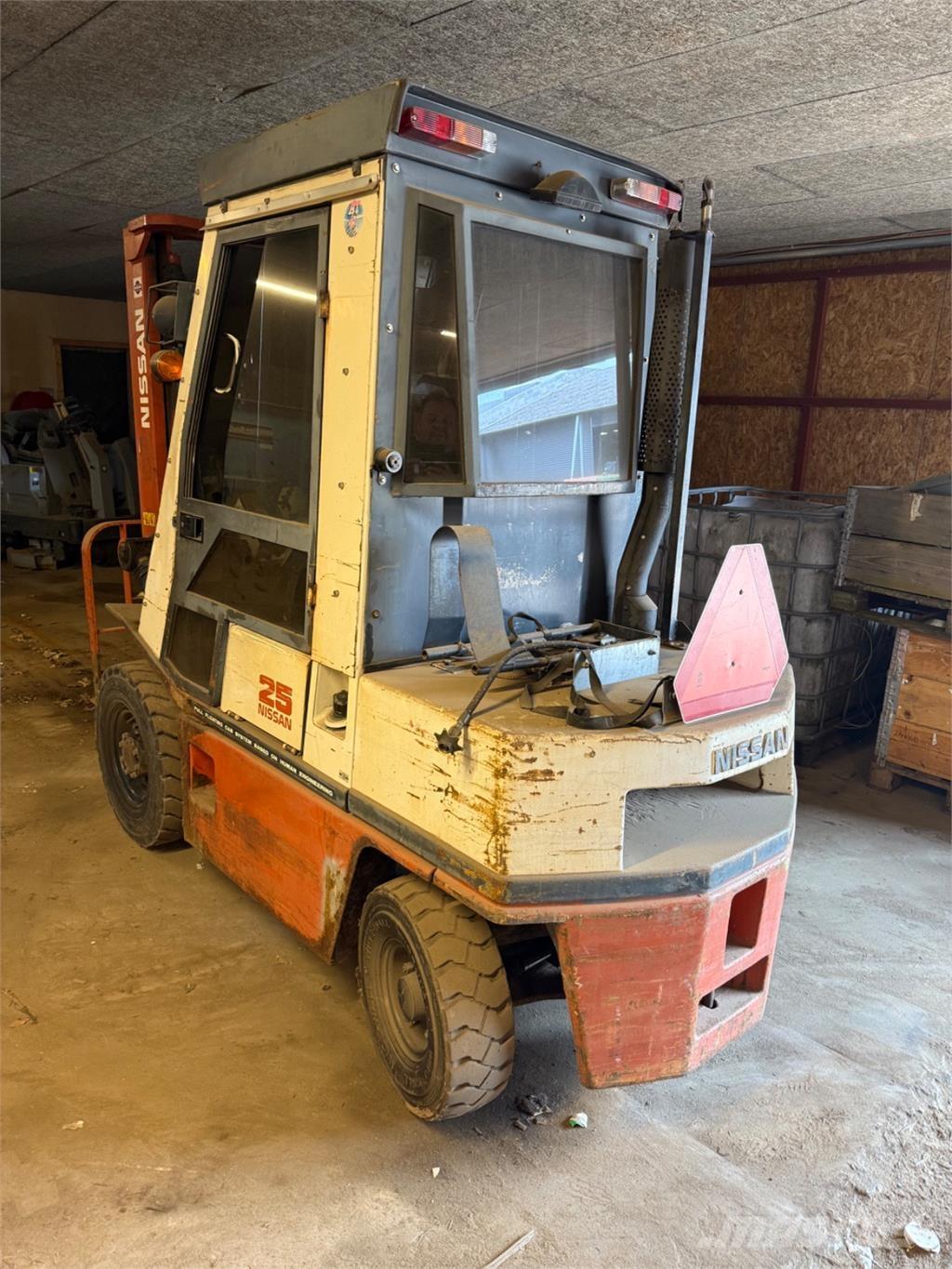 Nissan FG25 LPG trucks