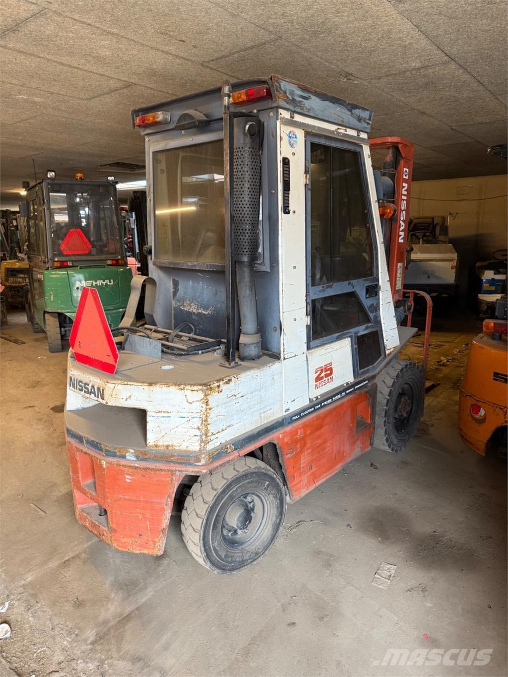 Nissan FG25 LPG trucks