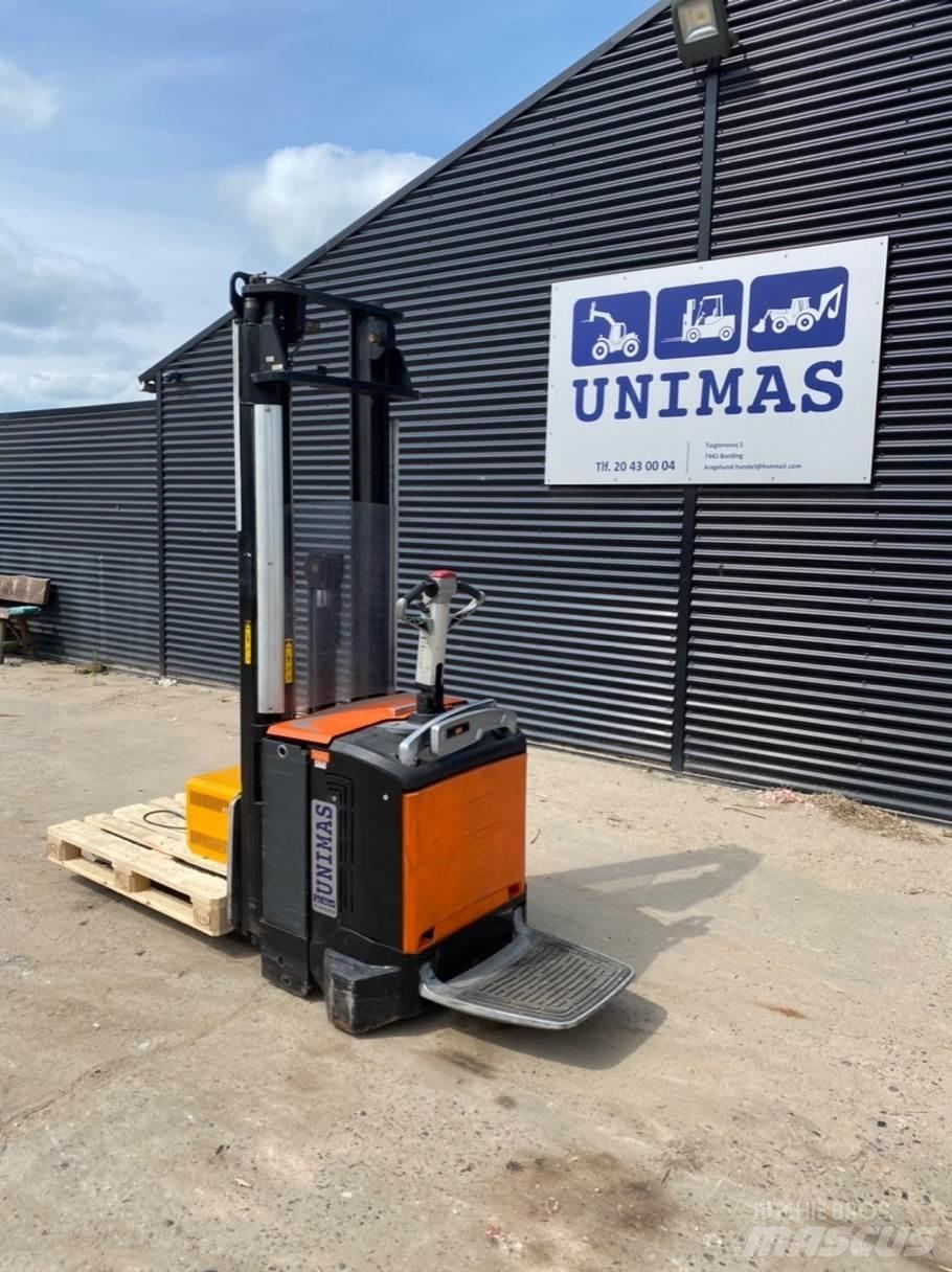 Rocla SP16 Manual Pallet Stacker