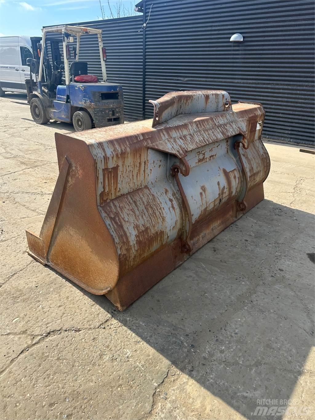 Volvo 2500mm Blades