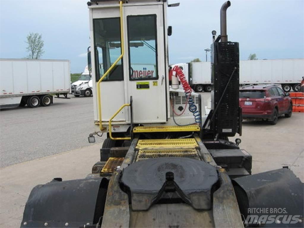 Autocar ACTT42 Shunt Trucks