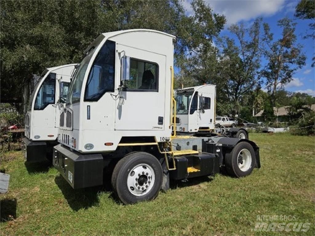 Autocar ACTT42 Shunt Trucks