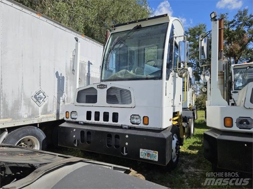 Autocar ACTT42 Shunt Trucks